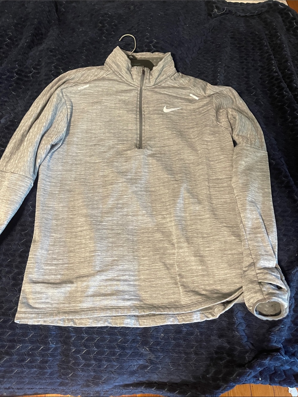 Nike Men's Light Gray Quarter-Zip Performance Jacket